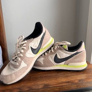 Nike tennis shoes